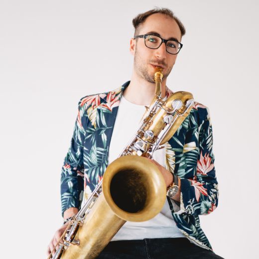 Jakub Dvořák s baryton saxofonem
